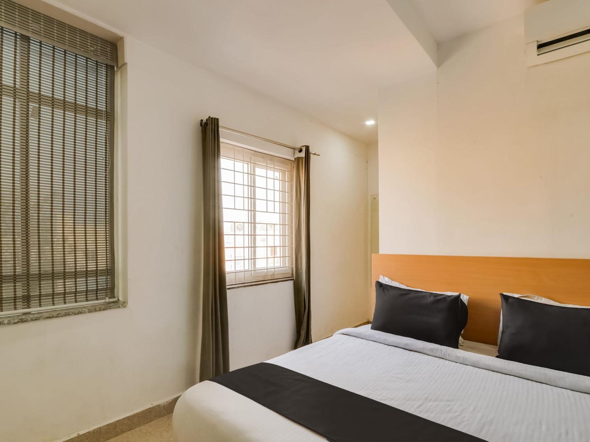 Super Townhouse Qualia Prime Hotel Near Nexus Mall ไฮเดอราบัด ภายนอก รูปภาพ