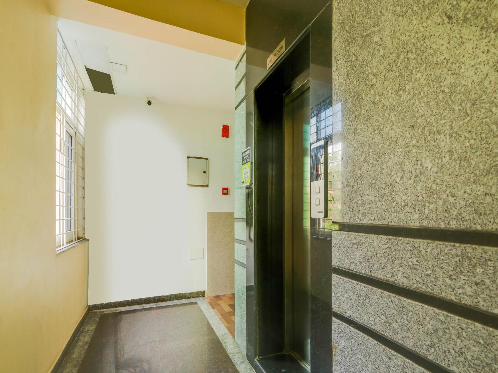 Super Townhouse Qualia Prime Hotel Near Nexus Mall ไฮเดอราบัด ภายนอก รูปภาพ